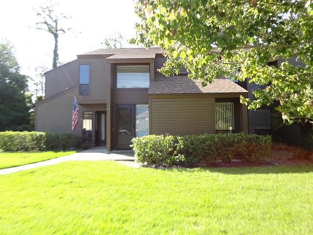1st image of 12 Hembury Ln #12