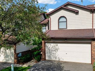 9034 E Bluewater Dr, Clarkston, MI 48348