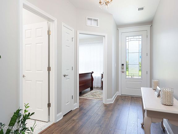 5th image of 2 Lily Pond Court