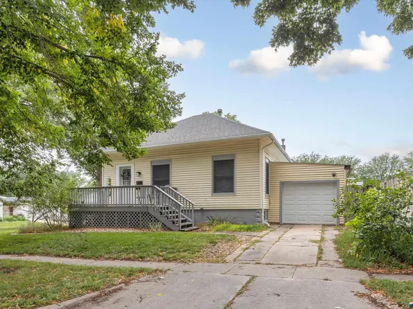 871 S 32nd St, Lincoln, NE 68510