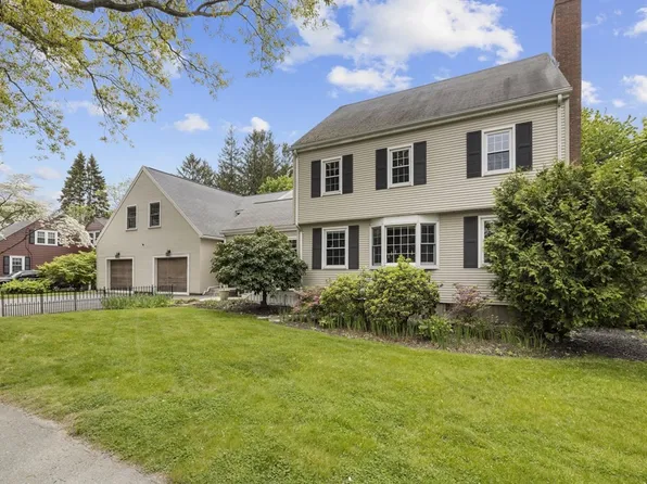 90 Village St, Marblehead, MA 01945