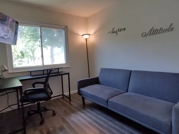 11837 Foxwood Dr, Maryland Heights, MO 63043