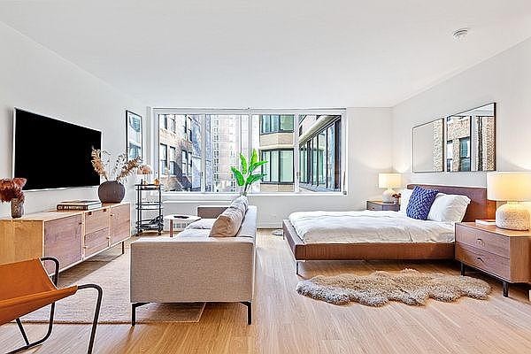 1st image of 70 W 37th St #2219