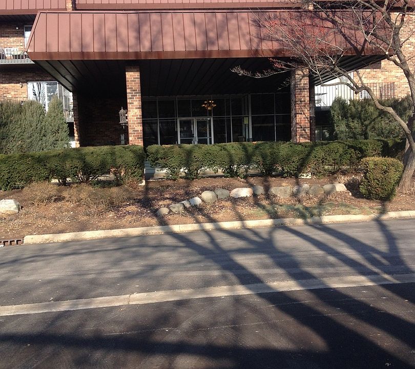 1st image of 1049 W Ogden Ave APT 117