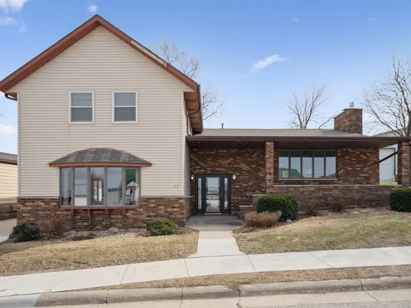 102 E Main St, Luxemburg, IA 52056