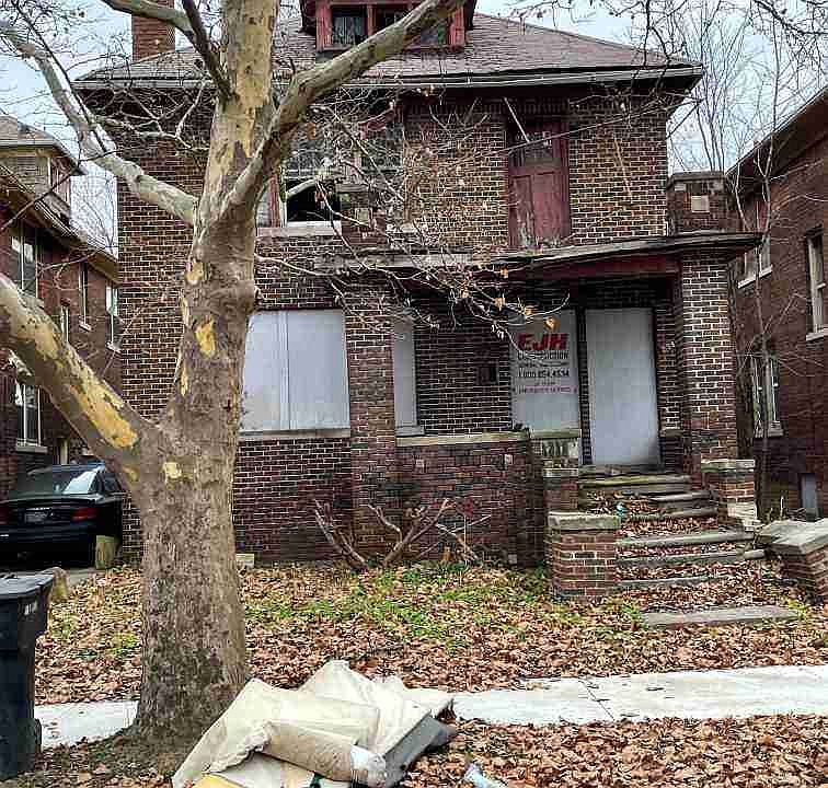 2988 Clairmount