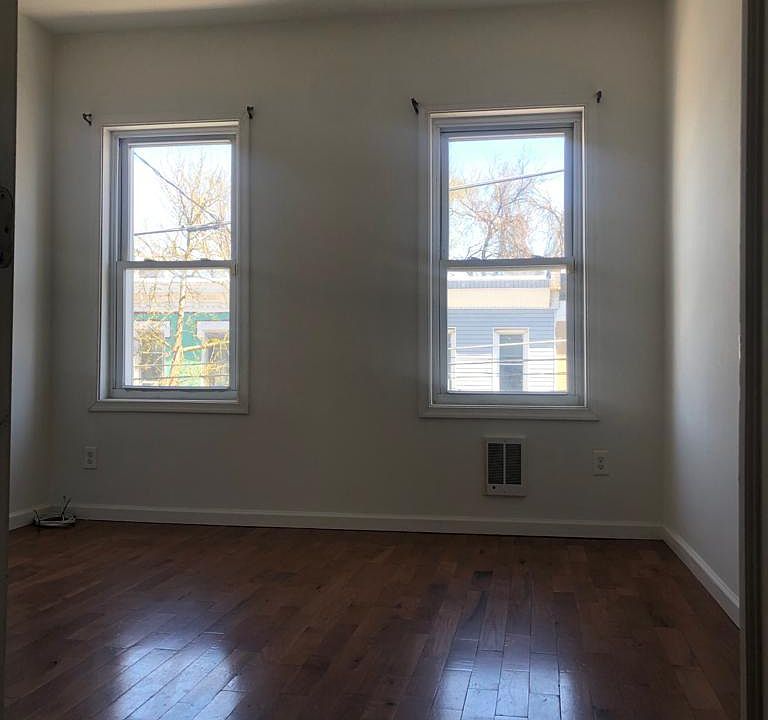 2nd image of 2624 N Hutchinson St Floor 2