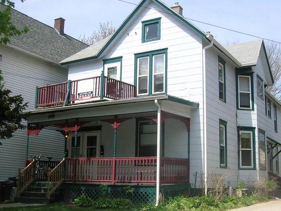 Lower unit with private porch