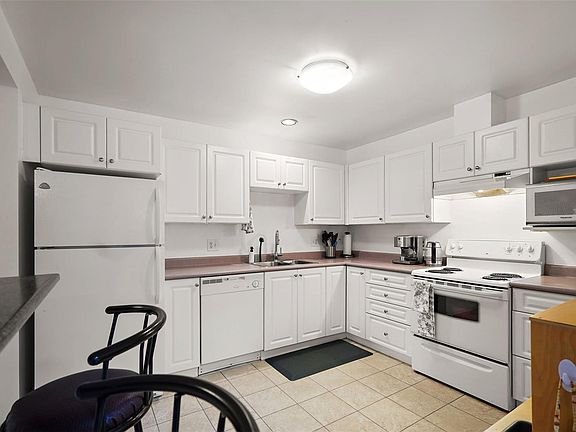 2nd image of 3400 Quadra St #306