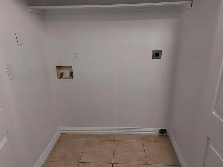Laundry room has washer and dryer hookups