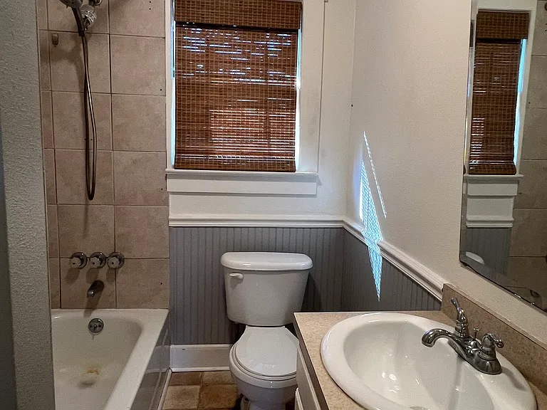 1410 NE 53rd St — Photo 14