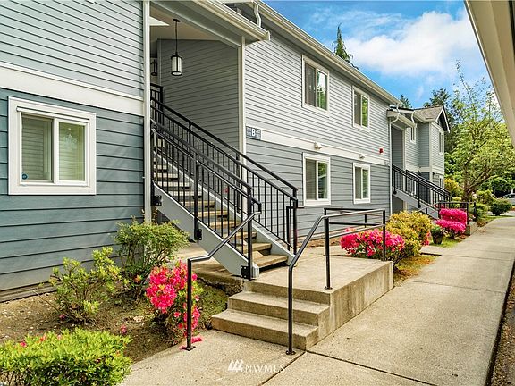 2nd image of 250 NW Dogwood St APT B202