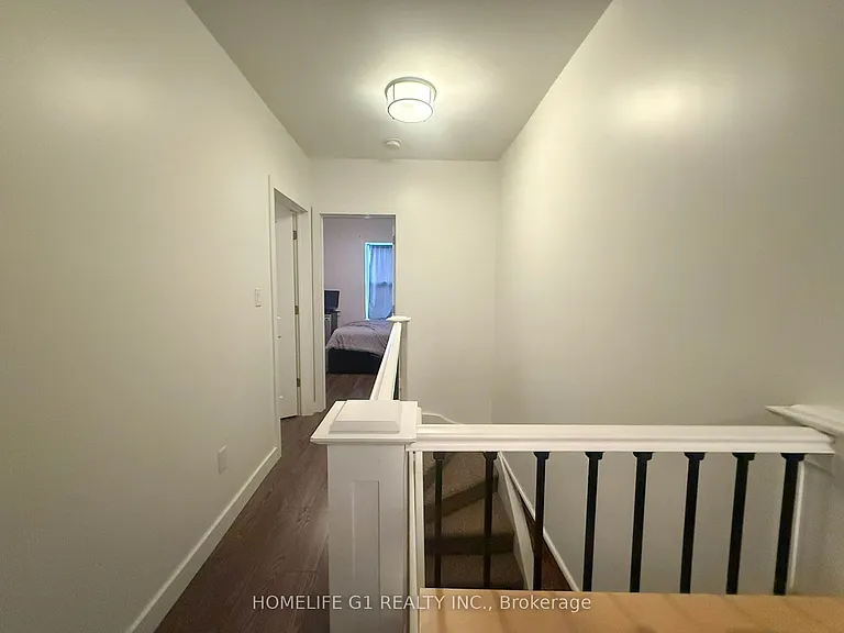 286 Hunter St W — Photo 20