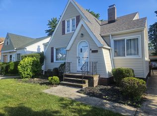8214 Oxford Dr, Parma, OH