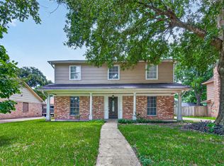 6715 Greenvale Ln, Houston, TX 77066