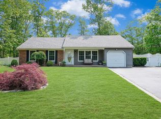 41 Griffin Dr, Mount Sinai, NY 11766