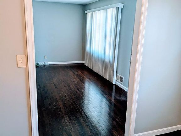 5th image of 10007 Wheeling Ave