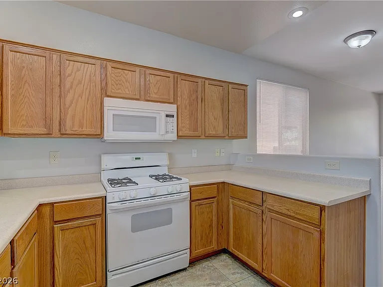 10753 Pipers Cove Ln — Photo 6