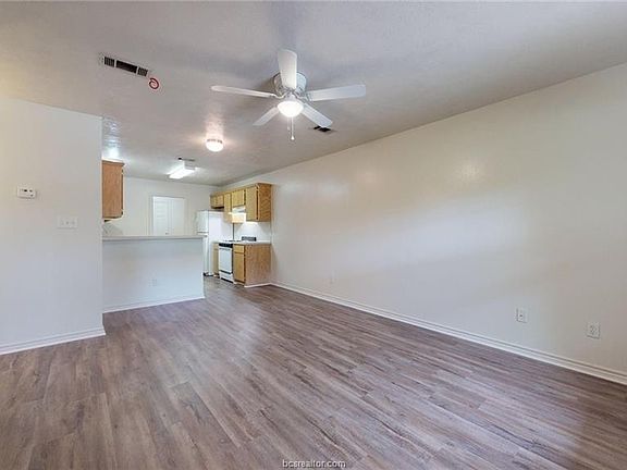 3rd image of 3623 Elaine Dr