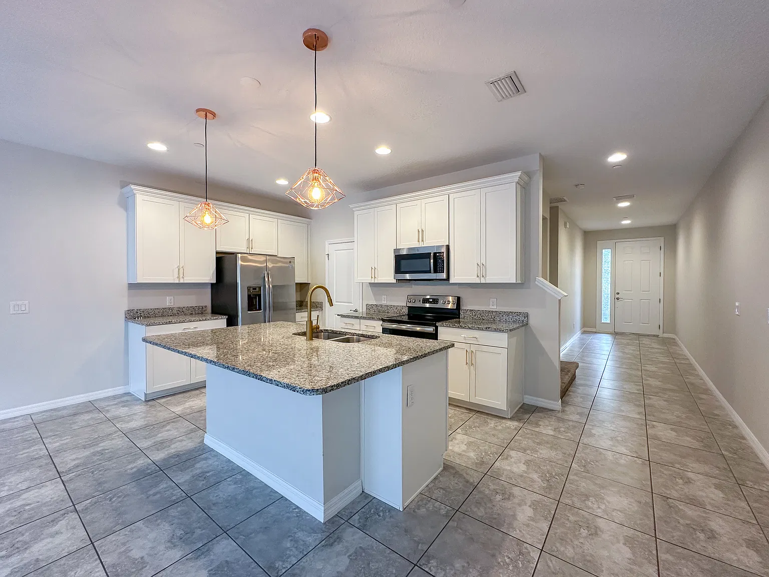 4 bed, 2200 sqft, $2,750 — Photo 4