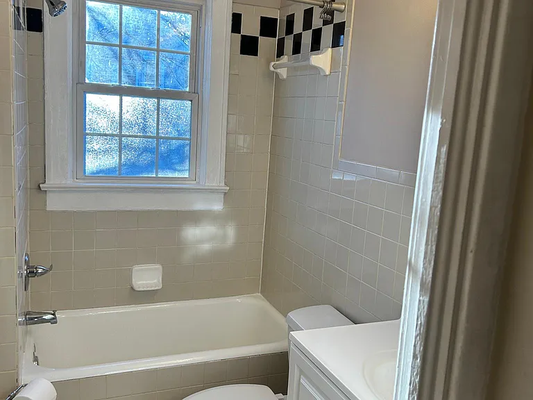 1911 Roanoke Ave #1 — Photo 9