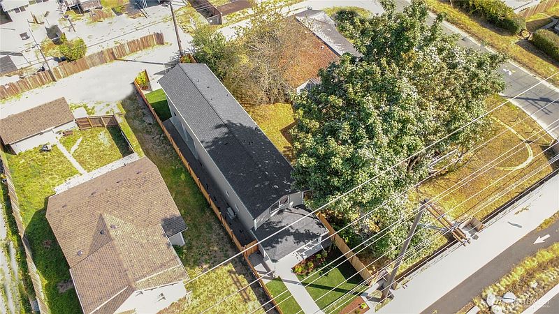 4th image of 1025 E 64th S