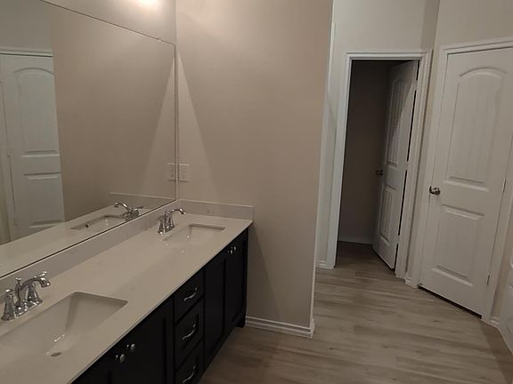 4th image of 424 Tobin Dr