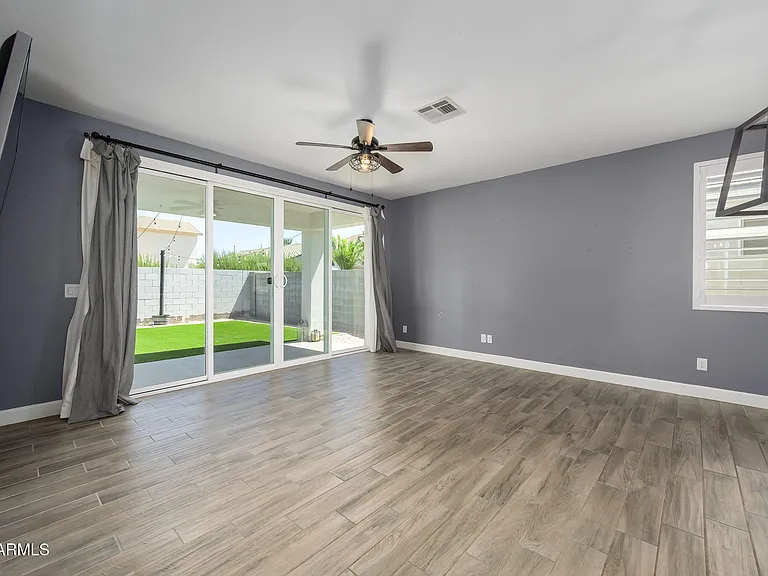 542 E Bamboo Ln — Photo 8