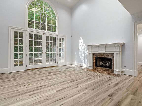 5th image of 3272 Shallowford Cir