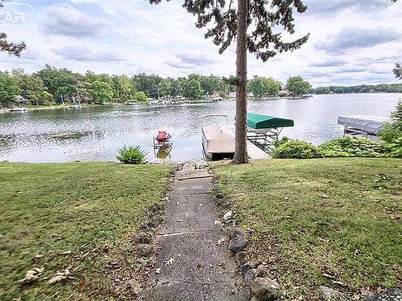 5th image of 16185 Knobhill Dr