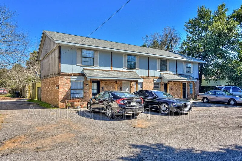 2 bed, 1.5 bath, 960 sqft, $1,040 — Photo 2