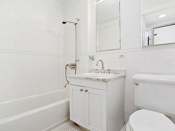 5th image of 425 5th Ave APT 24D