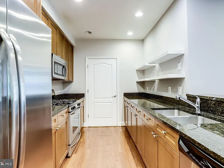 1115 Cameron St #208 — Photo 14