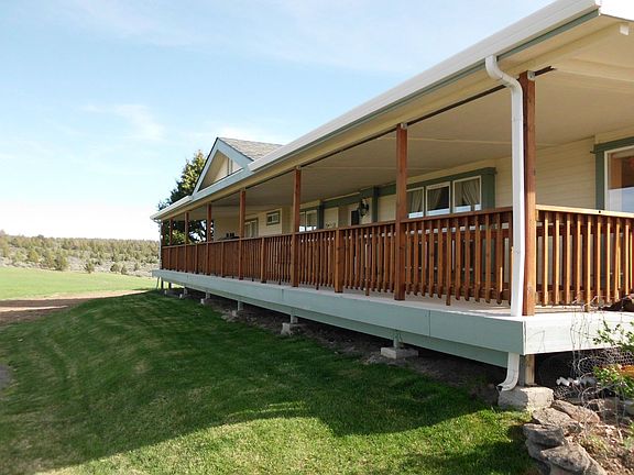 Full Front Deck with beautiful view of Warner Mountains.