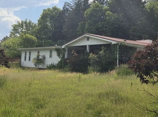 3240 Grove Rd, Mascot, TN 37806