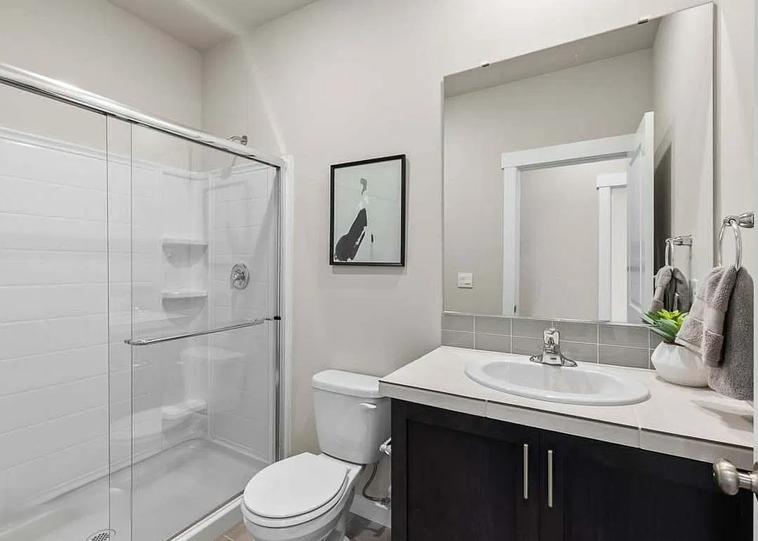 6 bed, 3259 sqft, $4,800 — Photo 2