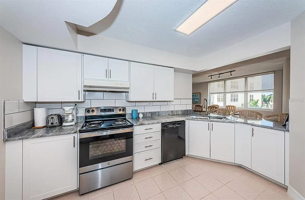 2 bed, 2.0 bath, 1150 sqft, $7,530 — Photo 4