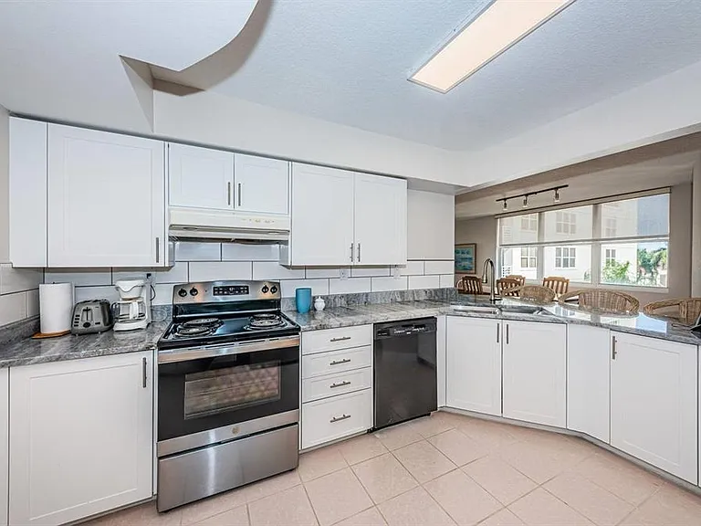 6061 Bahia Del Mar Cir #448 — Photo 4