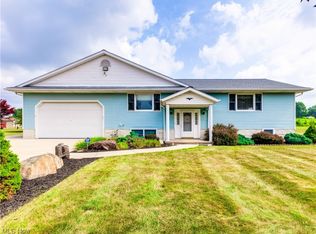 1537 Gray Fox Dr, North Canton, OH 44720