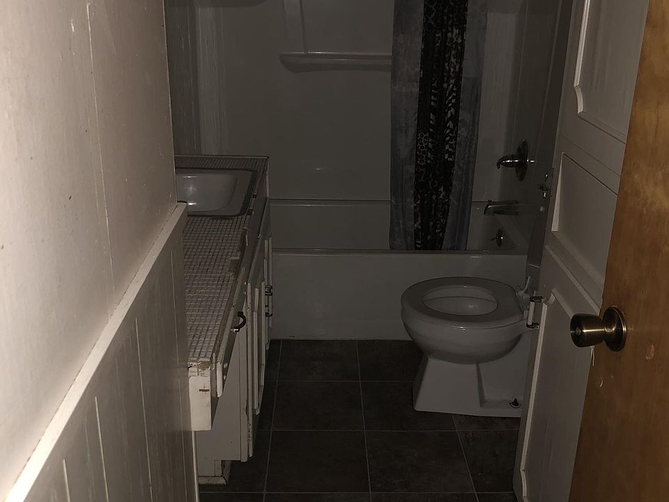 2nd image of 304 N 6th St
