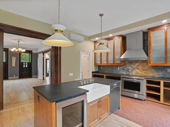 284 Carroll Street image 6 of 19