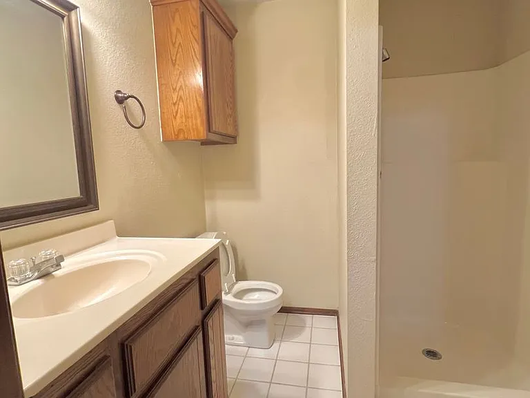 XL 2-bed 2-bath 1-car townhouse near OU — Photo 9