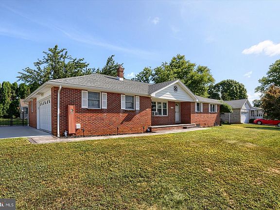 3rd image of 101 Raypaula Dr