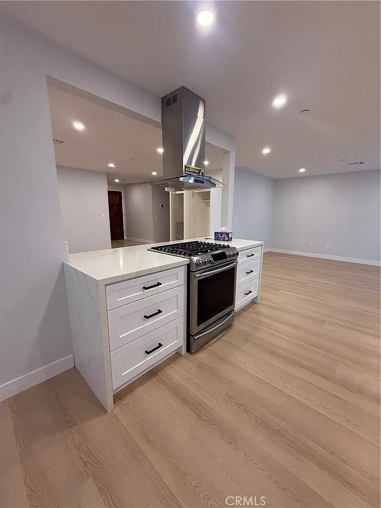 4 bed, 1744 sqft, $4,350 — Photo 3