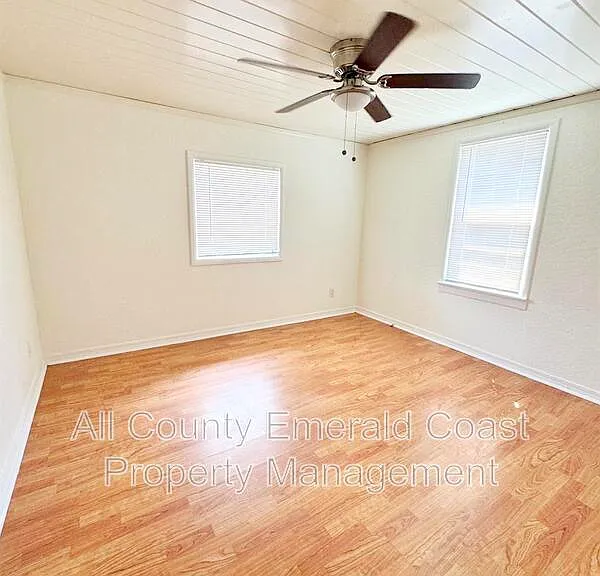 733 Beach Dr — Photo 25