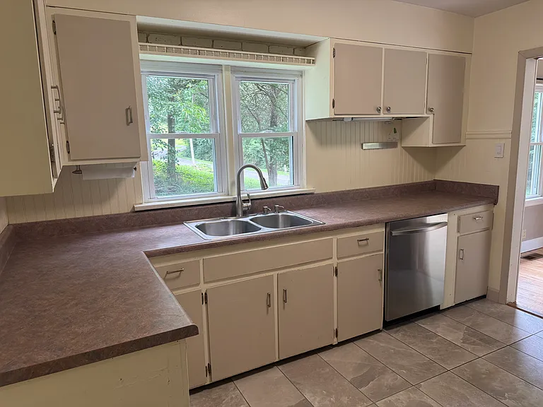 144 Belmont Rd — Photo 8