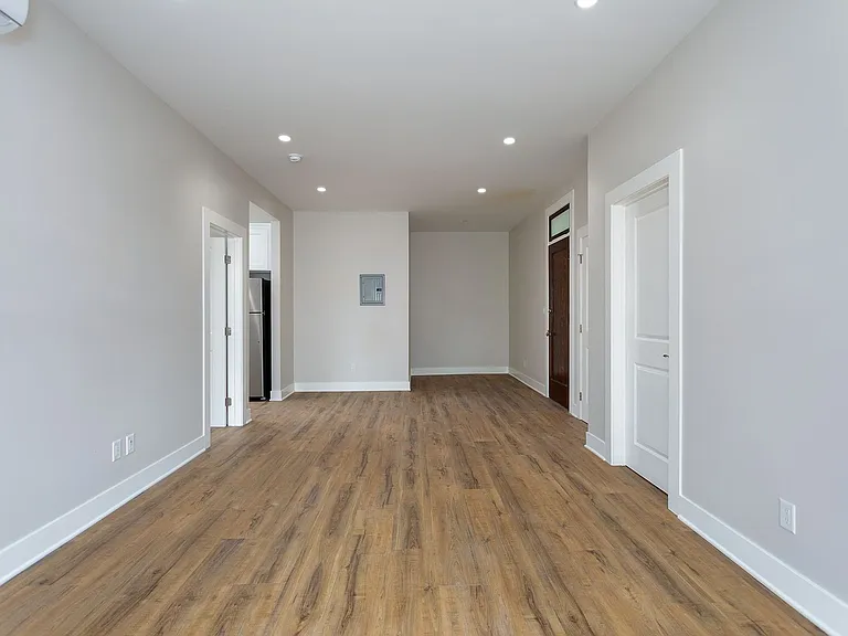 149 S Los Robles Ave — Photo 31