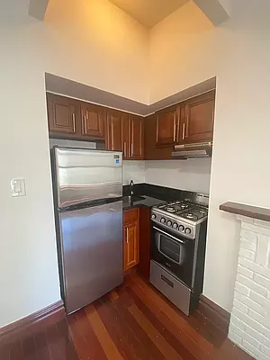 Rented by Sassouni Management | media 13