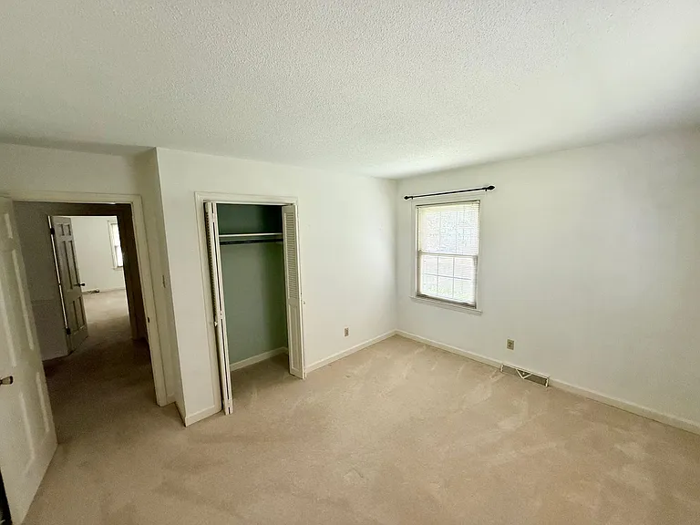 1225 Woodhaven Dr — Photo 18