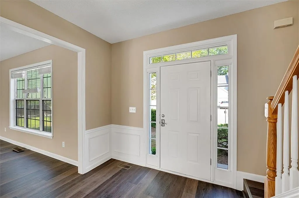 4 bed, 2.5 bath, 2284 sqft, $3,500 — Photo 2